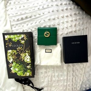 Authentic Gucci wallet 
mint condition